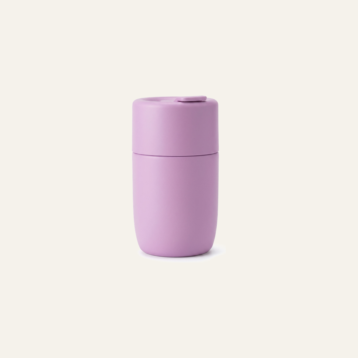 Lilac travel cup with a soft matt finish and a flip-top lid
